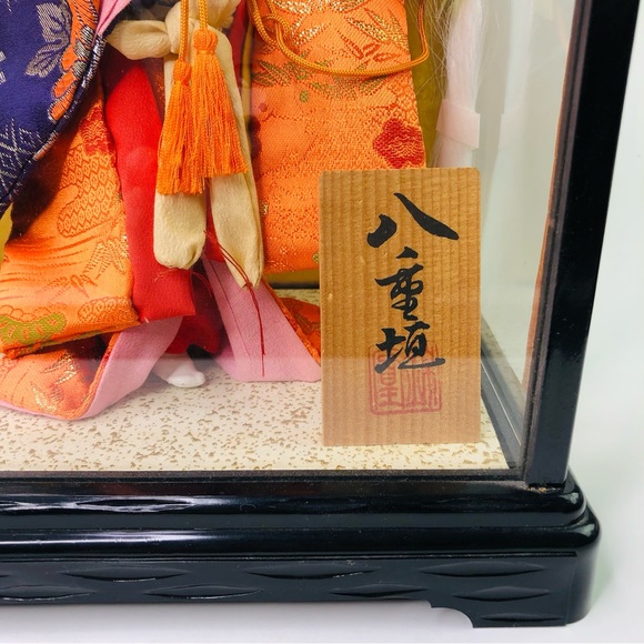 Japanese 3D geisha and daimyo doll in shadowbox